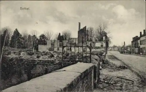 Ak Rethel Ardennes, Kriegszerstörung 1. WK, Straßenpartie