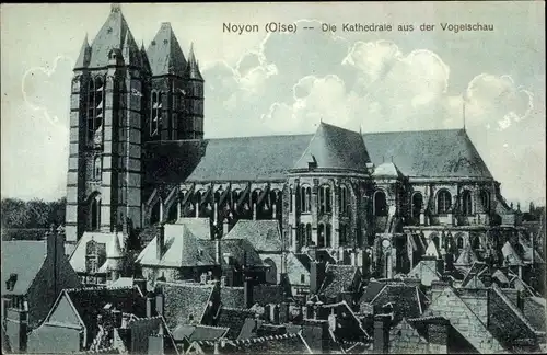 Ak Noyon Oise, Die Kathedrale aus der Vogelschau