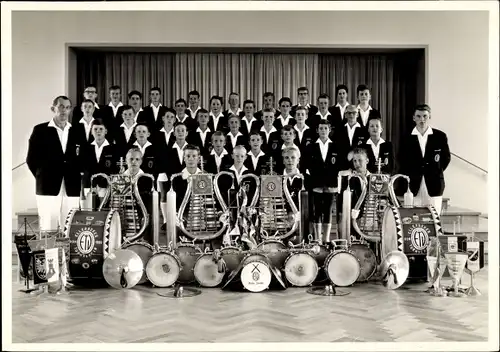 Ak Ellerbek Kiel in Schleswig Holstein, ETV Ellerbeker Turnverein, Gruppenbild, Musikinstrumente