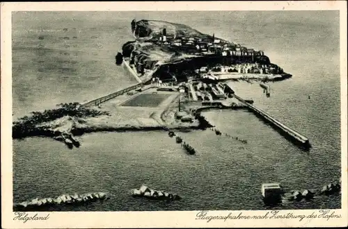 Ak Nordseeinsel Helgoland, Fliegeraufnahme nach Zerstörung des Hafens