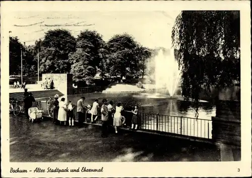 Ak Bochum im Ruhrgebiet, Alter Stadtpark und Ehrenmal, Springbrunnen