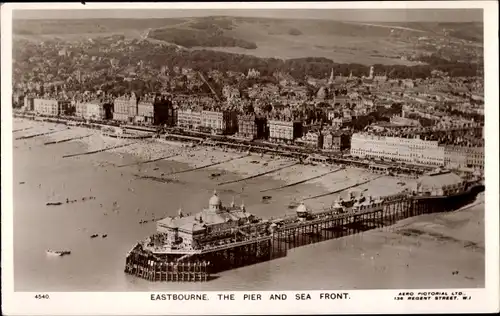 Ak Eastbourne East Sussex England, The Pier and Sea Front