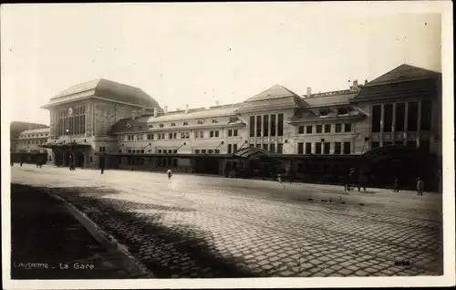Ak Lausanne Kanton Waadt, La Gare, Bahnhof, Straßenansicht