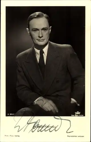 Ak Schauspieler Rudolf Fernau, Portrait im Anzug, Autogramm