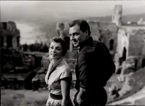 Foto Lilli Palmer und Ivan Desny während der Dreharbeiten zu "Wie ein Sturmwind", D 1957
