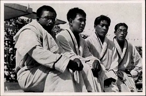Sammelbild Olympia 1936, Japanische Schwimmstaffel Sugiura, Arai, Yusa, Taguchi
