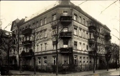 Foto Ak Berlin Prenzlauer Berg, Wohnhaus, Eckgebäude