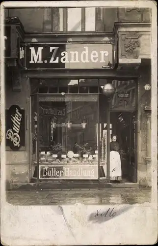 Foto Ak Berlin Prenzlauer Berg, Butterhandlung M. Zander, Schaufenster, Choriner Str. 85