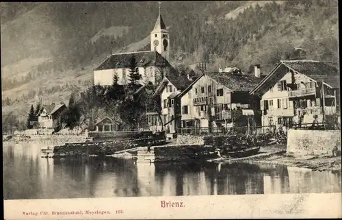 Ak Brienz Kanton Bern, Hausansichten am Ufer mit Kirche