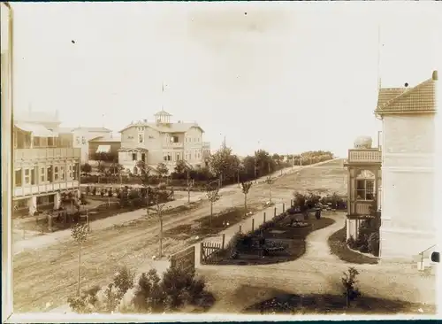 Foto Brunshaupten Kühlungsborn im Kreis Rostock, Straßenpartie im Ort