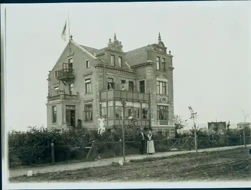 Foto Brunshaupten Kühlungsborn im Kreis Rostock, Blick auf eine Villa