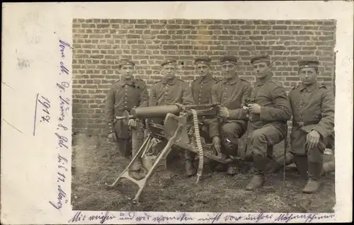 Foto Ak Deutsche Soldaten in Uniformen mit Maschinengewehr, I WK, 10. Bayer. Inf. Rgt., 12. Komp.