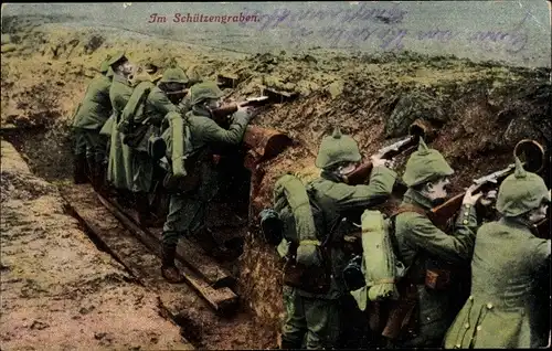 Ak Deutsche Soldaten im Schützengraben, Gewehr, Uniform, I. WK