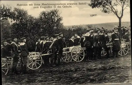 Ak Deutsche Matrosen mit Maschinengewehren vor ihrem Gefechtseinsatz, Kaiserliche Marine