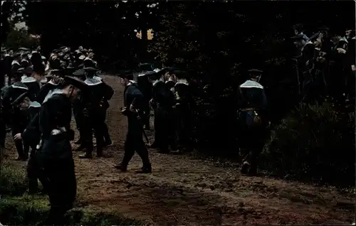 Ak Deutsche Matrosen, Ruhepause nach dem Landgefecht, Kaiserliche Marine