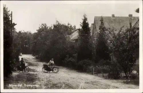 Ak Nijverdal Overijssel Niederlande, Trompweg, Fahrräder