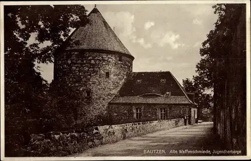 Ak Bautzen in der Lausitz, Alte Waffenschmiede, Jugendherberge, Steinmauer, Turm