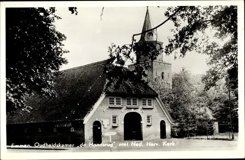 Ak Emmen Drenthe Niederlande, Oudheidskamer de Hondsrug met Ned. Herv. Kerk