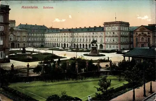 Ak Mannheim in Baden, Schloss, Denkmal