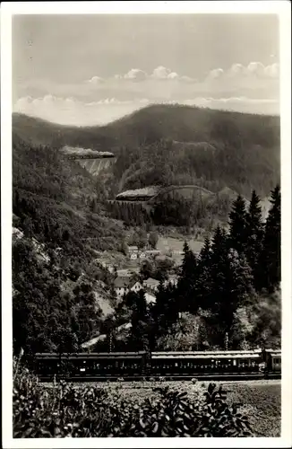 Ak Triberg im Schwarzwald, Schwarzwaldbahn, Bachjörg mit den 3 Bahnlinien