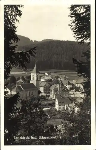Ak Lenzkirch im Schwarzwald, Teilansicht, Kirche