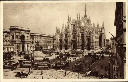 Ak Milano Mailand Lombardia, Piazza del Duomo, Dom, Straßenbahn, Denkmal