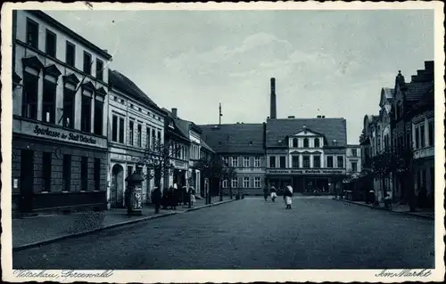 Ak Vetschau Spreewald, Partie am Markt, Passanten, Sparkasse, Schornstein