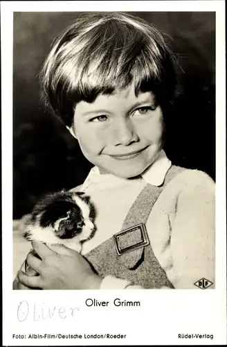 Ak Schauspieler Oliver Grimm in Frühlingslied, Portrait mit Katzenbaby auf dem Arm