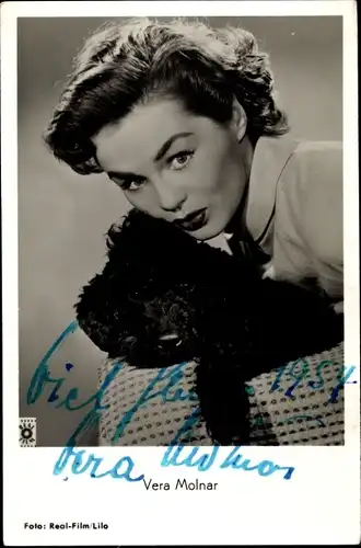 Ak Schauspielerin Vera Molnar, Portrait mit Pudel, Autogramm