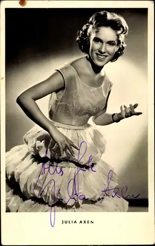 Ak Schlager und Chansonsängerin Julia Axen, Portrait, Weißes Tanzkleid