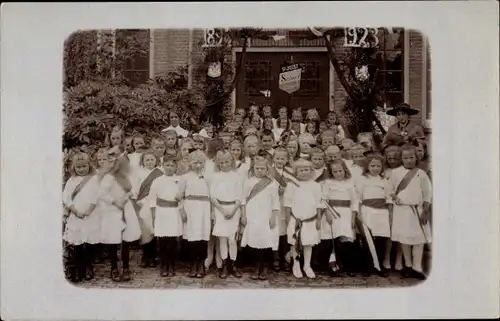 Foto Ak Assendelft Nordholland Niederlande, Gruppenbild Schulkinder, Mädchen, St Jozef School