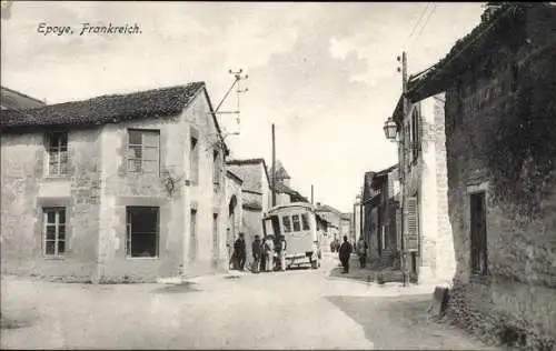 Ak Époye Marne, Straßenpartie im Ort, Reisebus, Anwohner