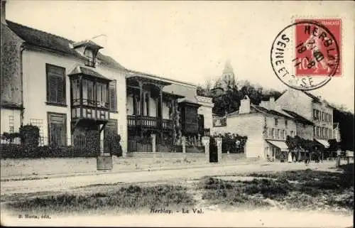 Ak Herblay Val d’Oise, Le val, Straßenpartie, Gebäude, Kirchturm