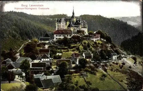 Ak Lauenstein Ludwigsstadt in Oberfranken, Blick zur Burg mit Ortschaft, Fränk. Thüring. Grenzwarte