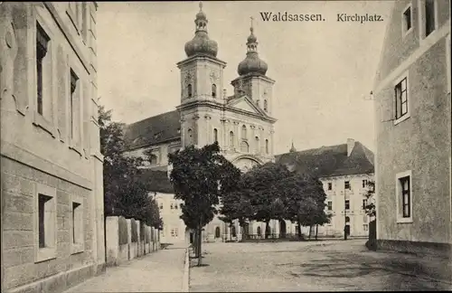 Ak Waldsassen in der Oberpfalz, Kirchplatz