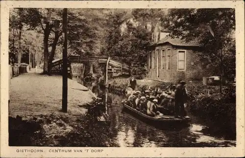 Ak Giethoorn Overijssel Niederlande, Centrum van 't dorp, Kanal, Kahn