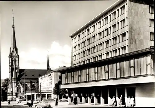 Ak Karl Marx Stadt Chemnitz in Sachsen, Blick von der Bahnhofstraße zum Theaterplatz, Kirche