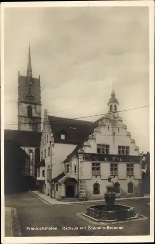 Ak Friedrichshafen am Bodensee, Rathaus mit Zeppelin-Brunnen