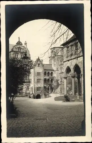 Ak Heidelberg am Neckar, Schloss, Blick aus einem Torbogen