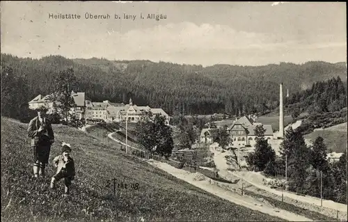 Künstler Ak Felle, Eugen, Isny im Allgäu, Panorama der Heilstätte Überruh, Wanderer mit Kind