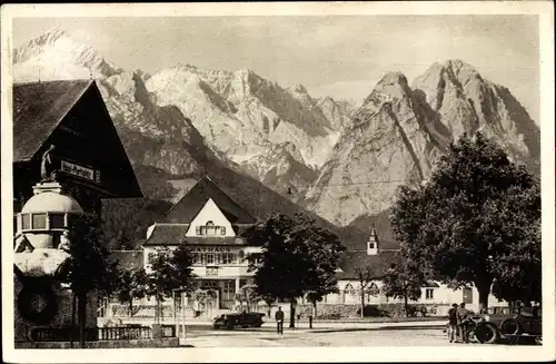 Ak Garmisch Partenkirchen in Oberbayern, Marktplatz mit Zugspitzgruppe