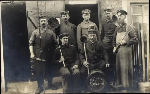 Foto Ak Deutsche Soldaten in Uniformen, Kaiserzeit, Köche, Kochlöffel