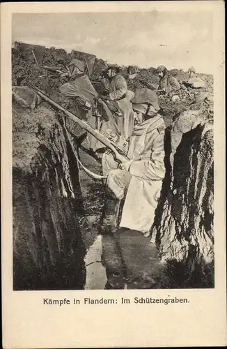 Ak Kämpfe in Flandern, Deutsche Soldaten im Schützengraben, Soldat mit Gewehr, I. WK