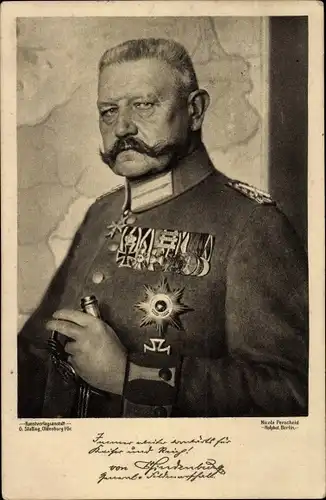 Ak Generalfeldmarschall Paul von Hindenburg, Portrait in Uniform, Orden