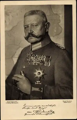 Ak Generalfeldmarschall Paul von Hindenburg, Portrait in Uniform, Orden