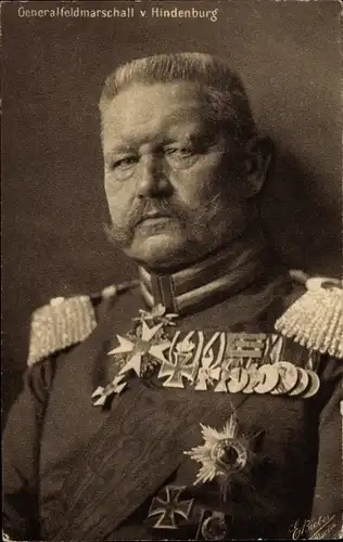 Ak Generalfeldmarschall Paul von Hindenburg, Portrait in Uniform, Orden