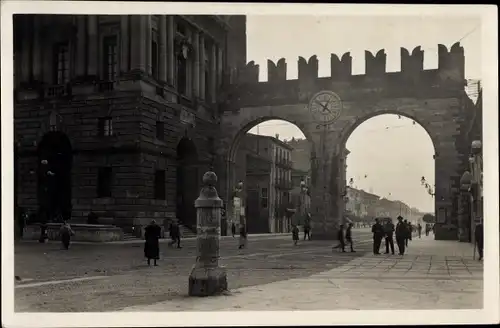 Ak Verona Veneto, Le torri di Bra, Torborgen, Uhr