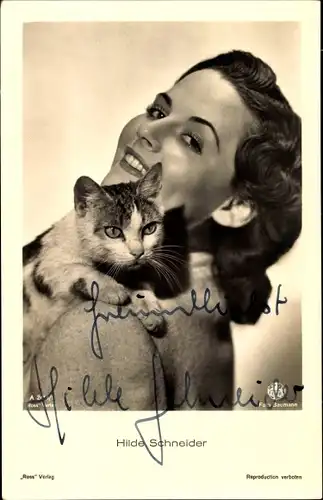Ak Schauspielerin Hilde Schneider, Portrait mit Katze, Ross Verlag A 2414 1, Autogramm