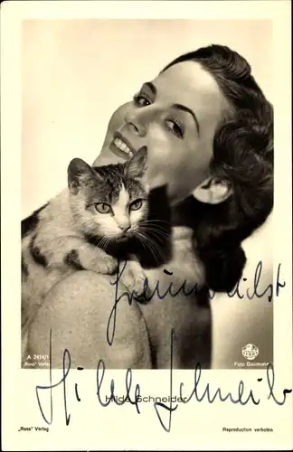Ak Schauspielerin Hilde Schneider, Portrait mit Katze, Ross Verlag A 2414 1, Autogramm
