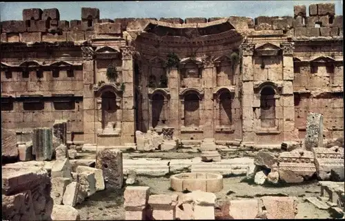 Ak Baalbek Libanon, Les exedres de la grande cour de l'autel